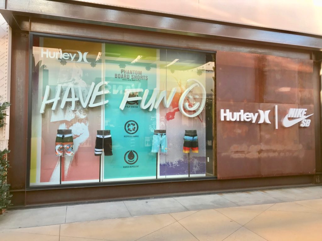 holiday19 hurleyStore 3
